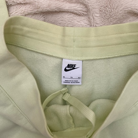 Nike Sportswear Club kids Fleece Jogger Pants Lime Ice - Picture 6 of 7